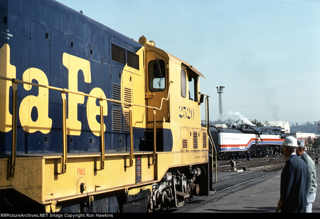 AFT 4449 and ATSF 2520